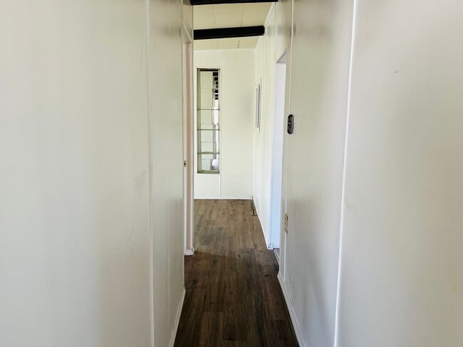 Building Photo - 5-Bed/2.5-Bath Rental by the Colorado River and Marina Proximity and Shopping Convenience!