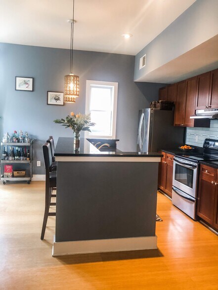 Kitchen - 924 Garrett St