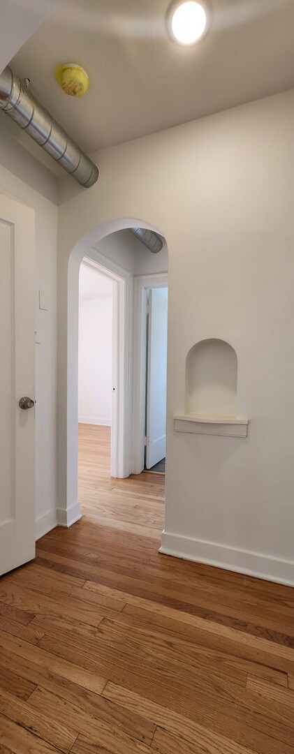 Building Photo - 1553 W 94th St