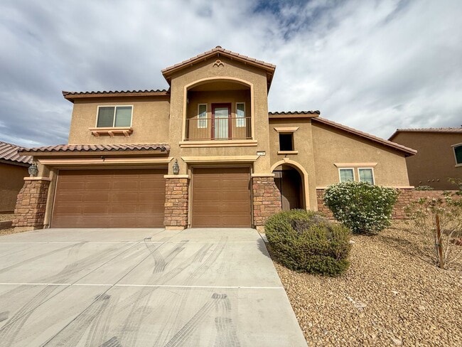 Building Photo - Luxury 6/BD 4.5/BA Large Furnished Home with Dual Primary Suites in Gated Community