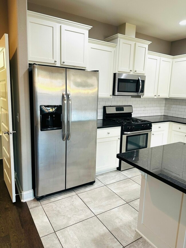 Building Photo - 4403 SW Eggersway Pl