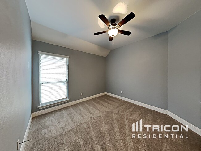 Building Photo - 2525 Sabine Cir