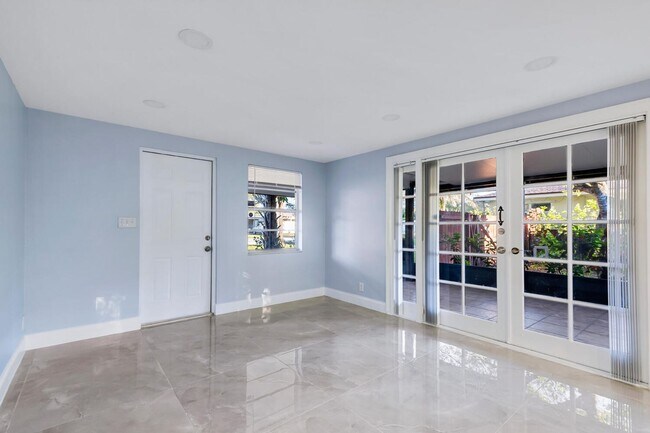 Building Photo - 5073 SW 28th Ave