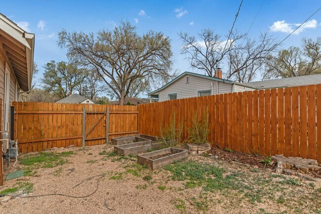 Building Photo - 715 Arcadia Pl