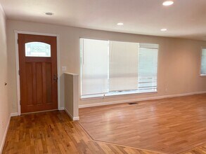 Building Photo - Charming 3 Bed 1.75 Bath Rambler in Eastgate