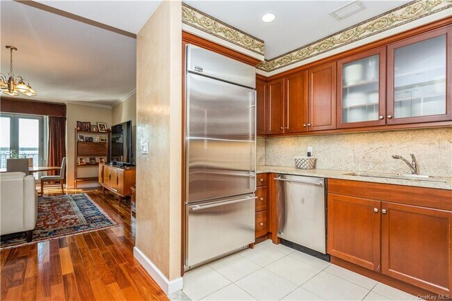 Building Photo - 10 City Pl