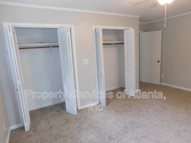 Building Photo - 4850 Lehigh Dr