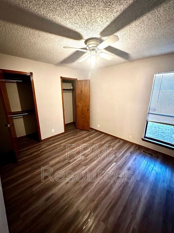 Building Photo - 2813 Greenfield Dr