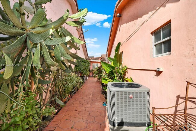 Building Photo - 14643 SW 51st St