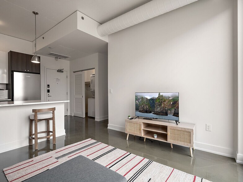 Building Photo - 608 N 3rd Ave