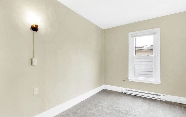 Building Photo - Bright 4 Bedroom, 1.5 Bath Home in Enola Pa!