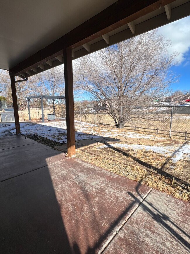 Building Photo - Charming , Single story 3 Bedroom , 2 Bath Home!