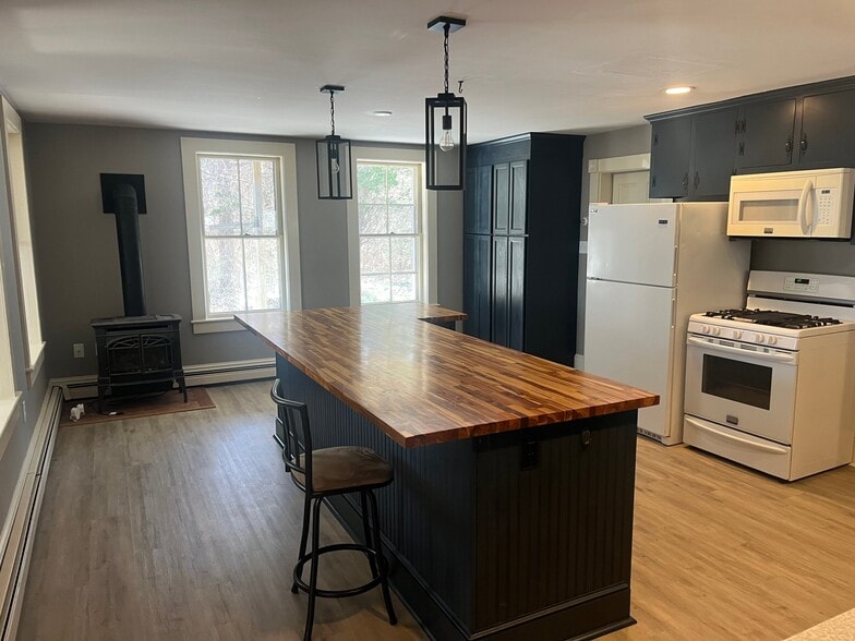 Building Photo - 459 Mill St