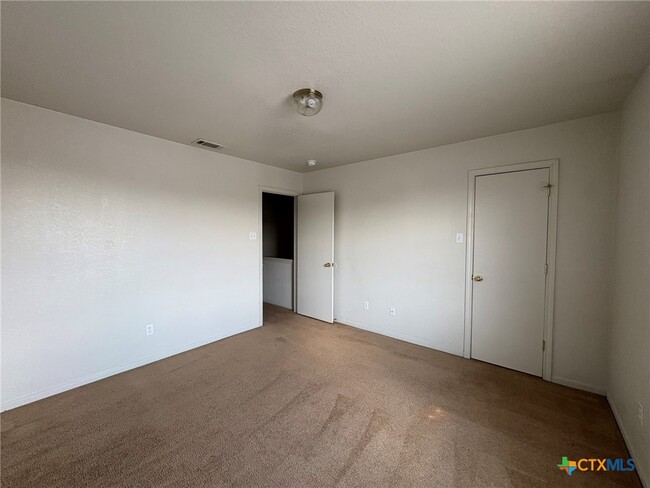 Building Photo - 4210 Primrose Dr