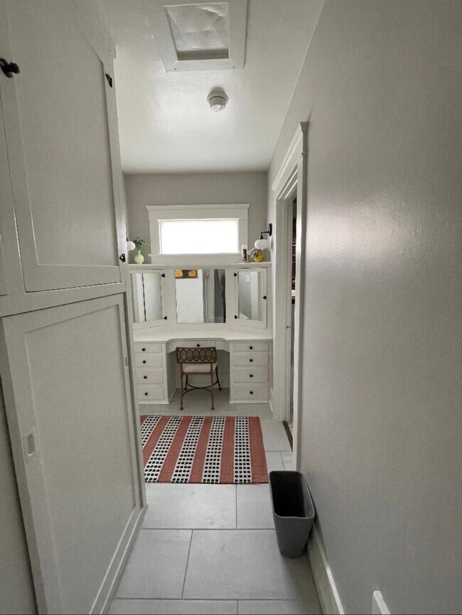 Vintage style - 1745 E 1st St