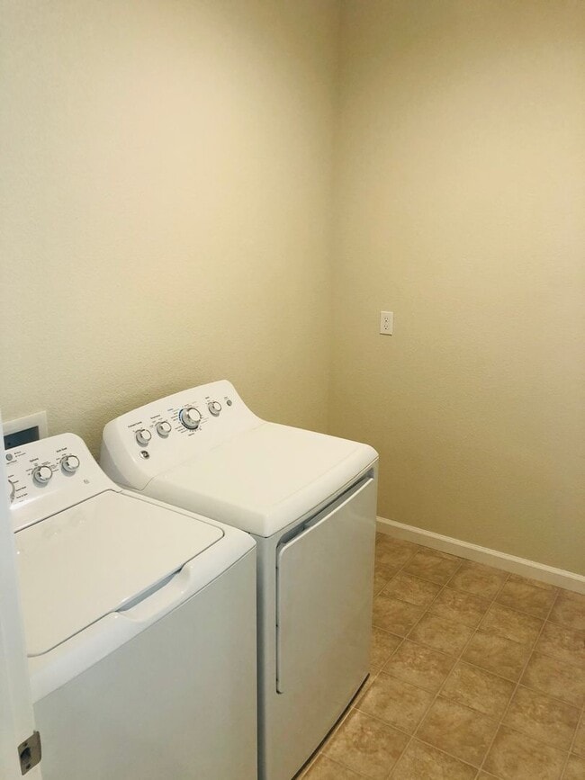 Building Photo - Charming 5 Bedroom 3 Bath Home for Rent