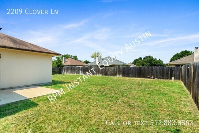 Building Photo - 2209 Clover Ln