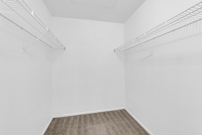 Building Photo - You will love this 2 bedroom condo! Update...