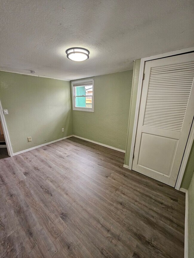 Building Photo - 2502001