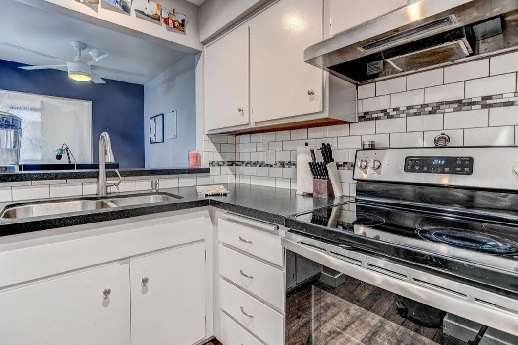 Building Photo - 8027 Caminito de Pizza