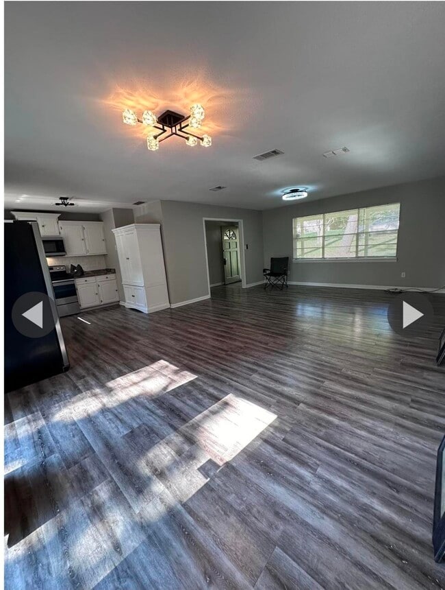Building Photo - 1110 Cuerno St