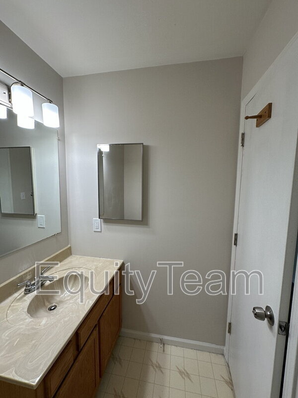 Building Photo - 2301 Old State Rte 32