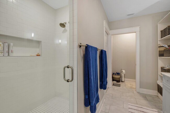 Building Photo - 518 Ingleside Ave