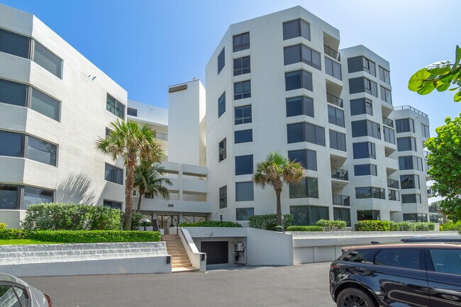 Building Photo - 2565 S Ocean Blvd