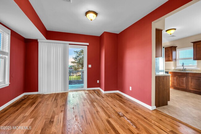 Building Photo - 493 Sairs Ave