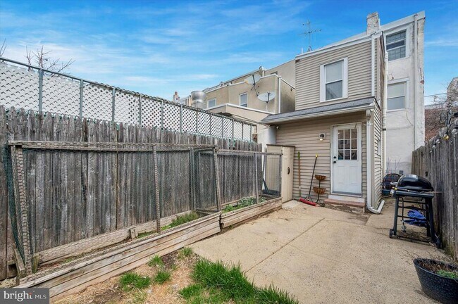 Building Photo - 2042 E Huntingdon St