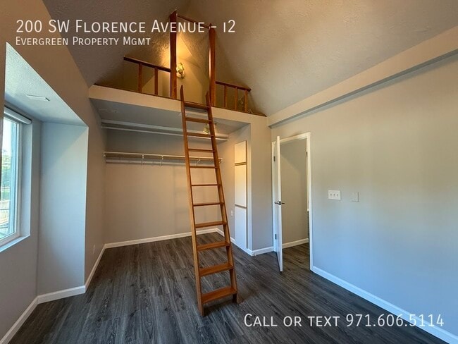Building Photo - 200 SW Florence Ave