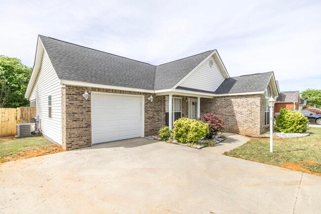 Building Photo - 205 Wembley Dr