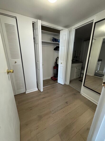 Building Photo - 6800 Fleetwood Rd