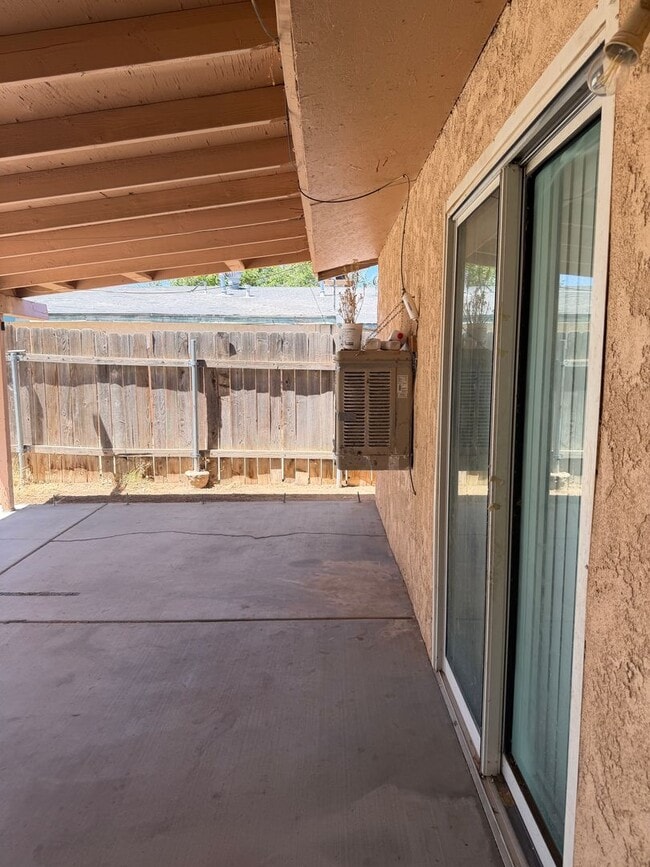 Building Photo - Charming Apple Valley Home with Versatile Living Spaces