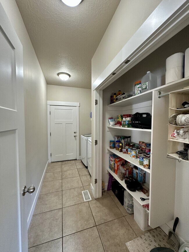 Building Photo - 1973 Park Rim Way