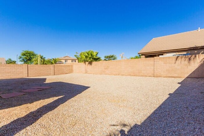 Building Photo - Single level rare to find 3 bed house in G...