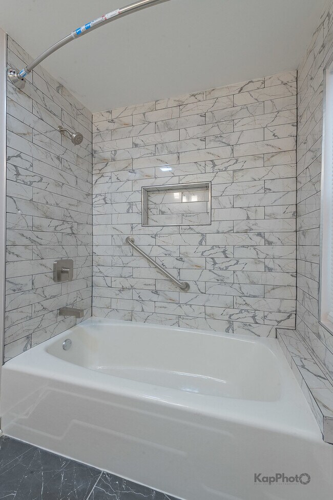 Building Photo - 2029 S Canalport Ave