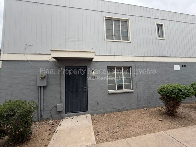 Building Photo - 2689 W Ocotillo Rd