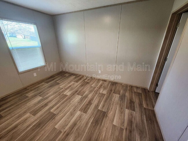 Building Photo - 102 Indian Camp Branch Rd