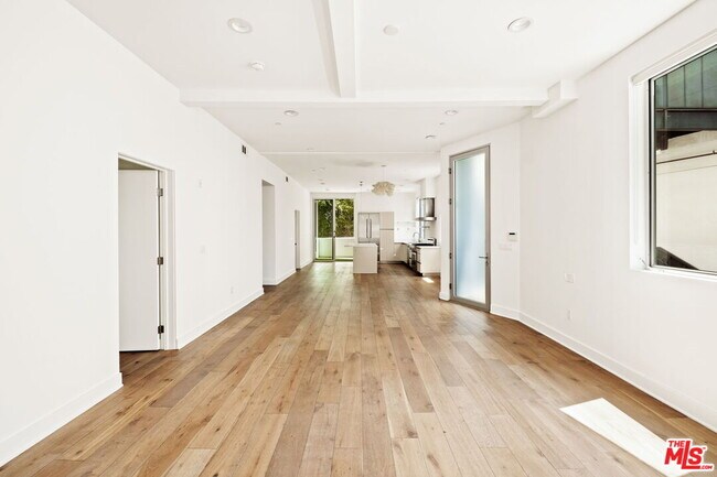 Building Photo - 616 Croft Ave