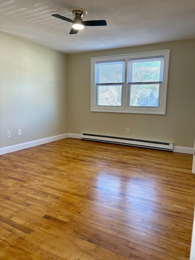 Building Photo - 211 E Main St