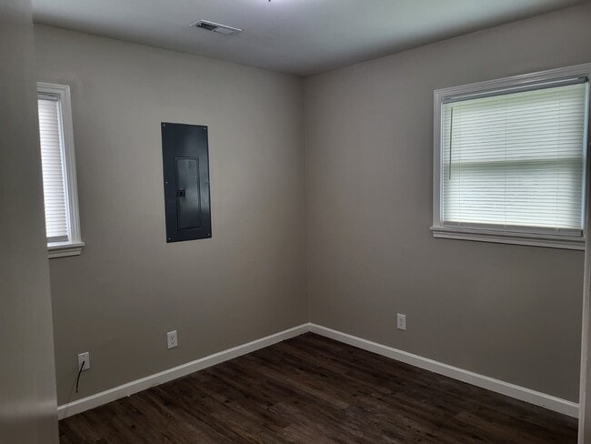 Building Photo - 3107 Andros Dr SW