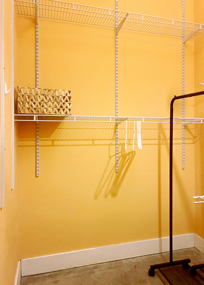 walk-in closet - 659 Auburn Ave NE #145