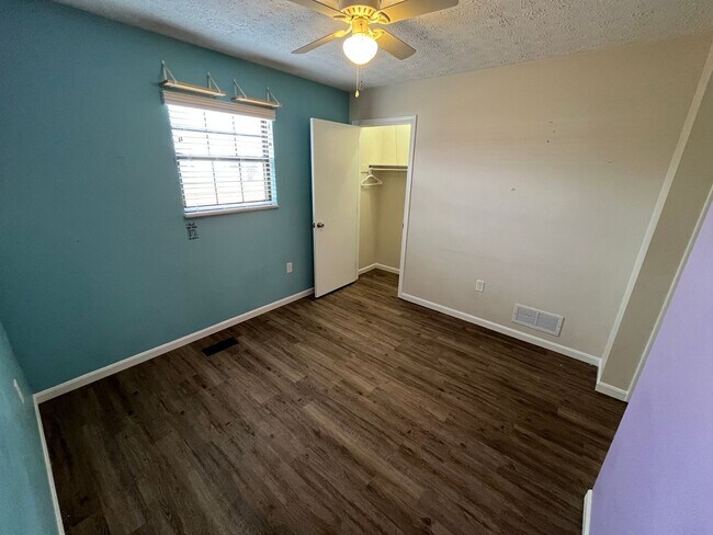 Building Photo - Fantastic 3 bedroom 2 bathroom single family home Johnstown