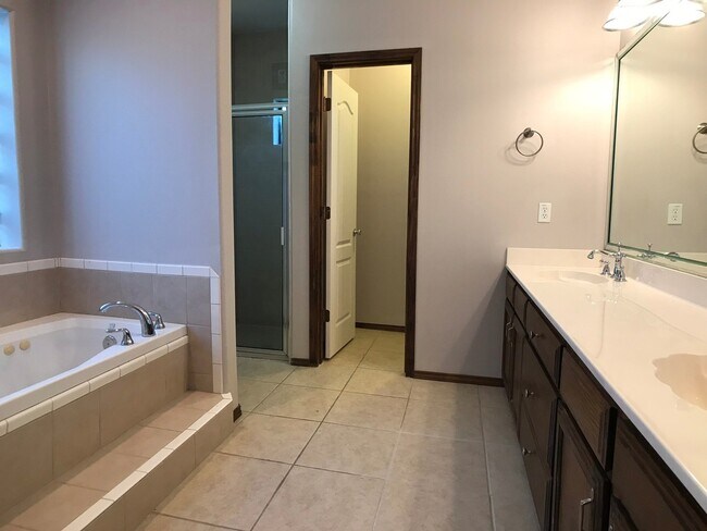 Building Photo - 3Bed/2.5Bath Edinburg TX Home For Rent ( Oakland Village )