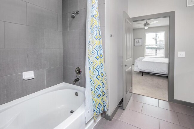 Building Photo - 1628-1898-1898 Wyndale St