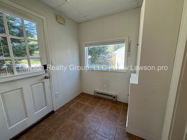 Building Photo - Large Raleigh Court Home on a Corner Lot