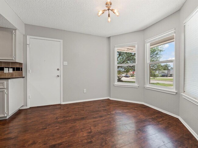 Building Photo - 1002 Cresswell Dr