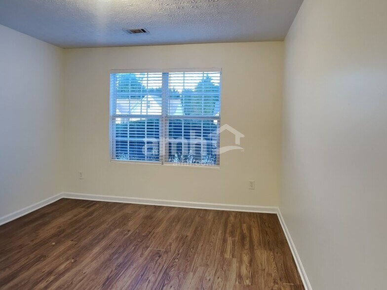 Building Photo - 910 Harbins View Dr