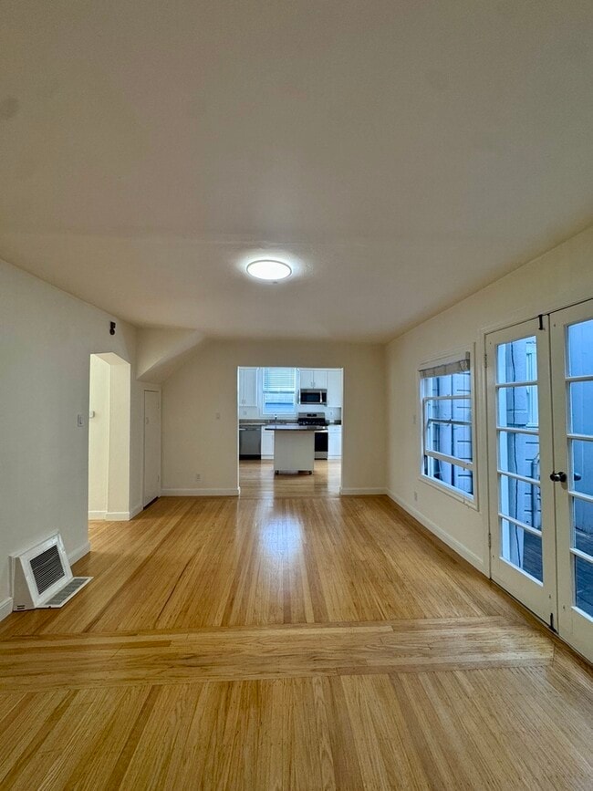 Building Photo - 184 Pixley St